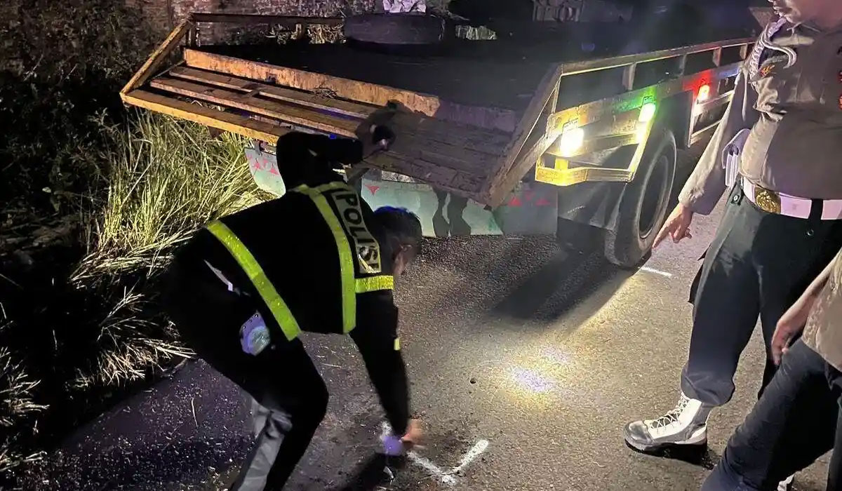 Tragis! Sepeda Motor Tabrak Truk Parkir di Batang, Dua Orang Tewas di Tempat